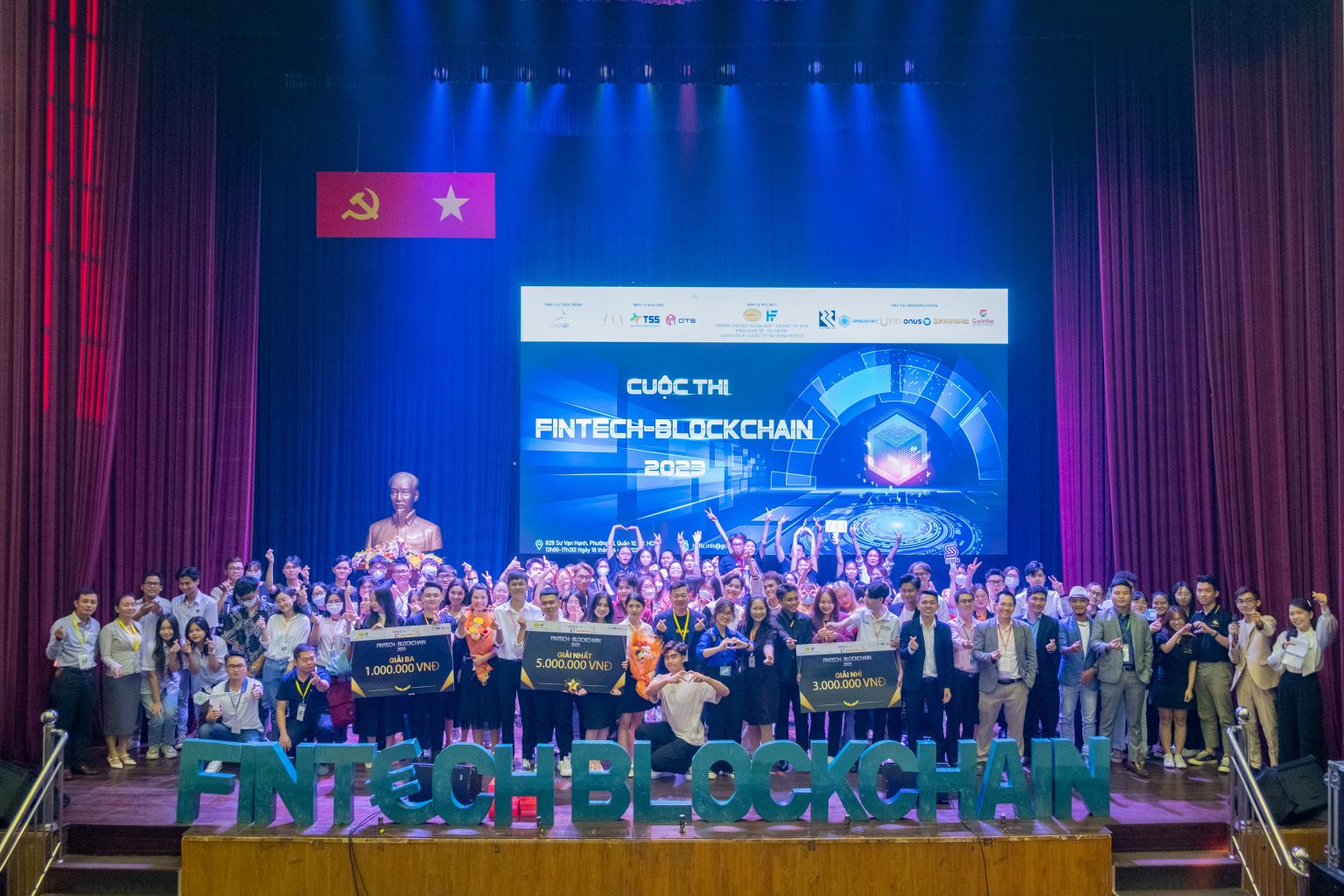 Hơn 300 sinh viên HUFLIT tranh tài phân tích dự án Blockchain trong cuộc thi mùa hai