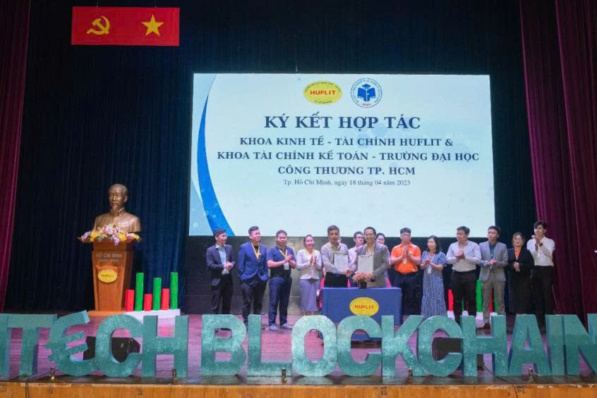 HUFLIT ký kết hợp tác tổ chức cuộc thi Blockchain liên trường, mở rộng sân chơi cho sinh viên TP.HCM